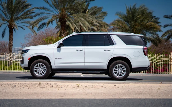 White Chevrolet Tahoe, 2021 Photo 2