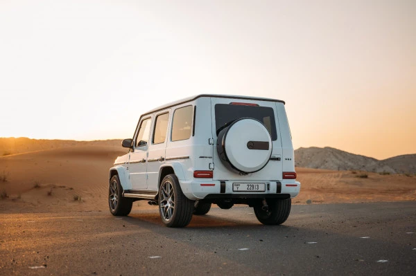 White Mercedes G63 AMG, 2023 Photo 3