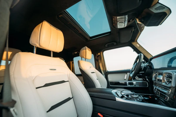White Mercedes G63 AMG, 2023 Photo 5