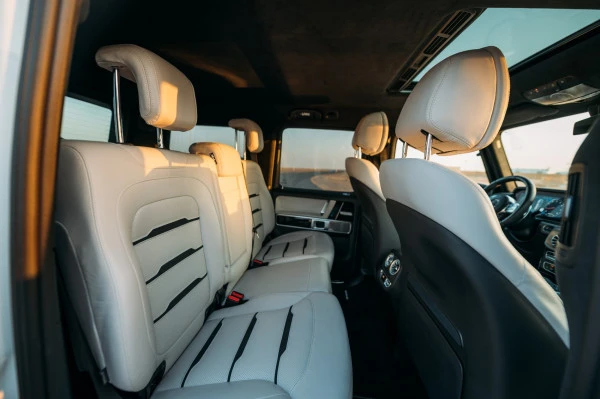 White Mercedes G63 AMG, 2023 Photo 6
