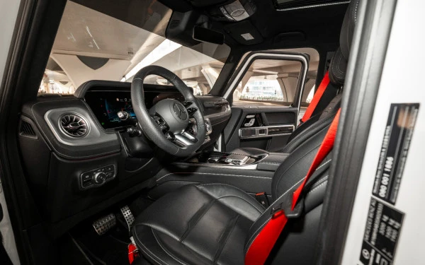 White Mercedes G63 AMG, 2025 Photo 1