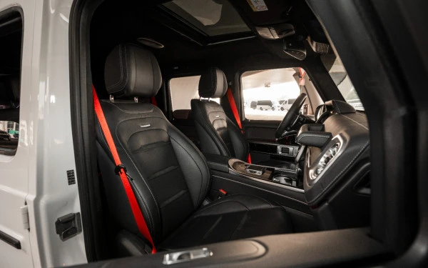 White Mercedes G63 AMG, 2025 Photo 5