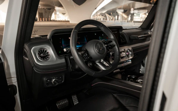 White Mercedes G63 AMG, 2025 Photo 7
