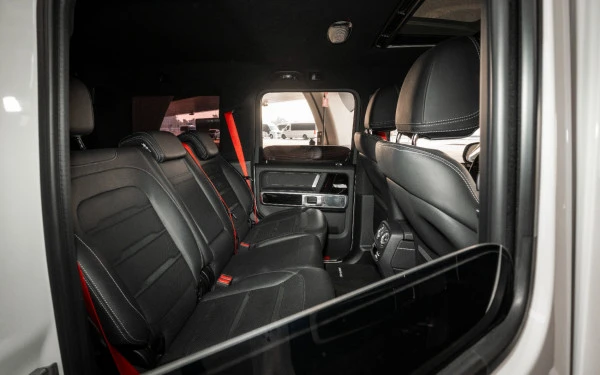White Mercedes G63 AMG, 2025 Photo 8