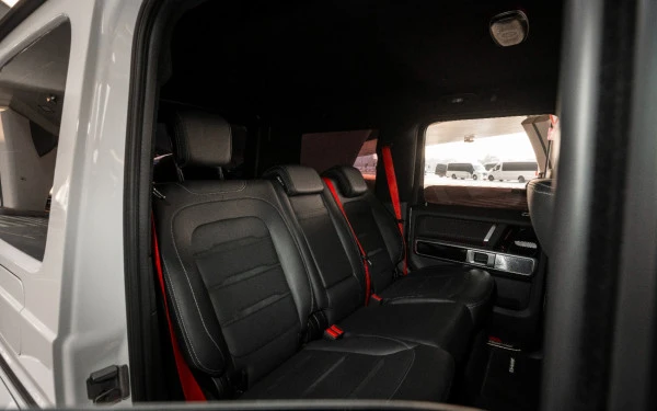 White Mercedes G63 AMG, 2025 Photo 9