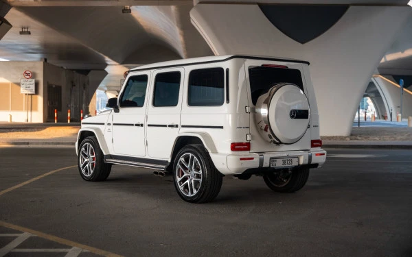 White Mercedes G63 AMG, 2025 Photo 16