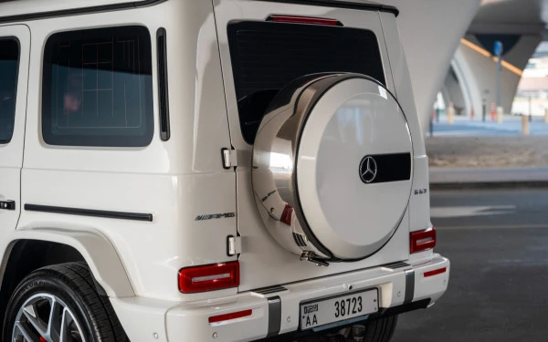 White Mercedes G63 AMG, 2025 Photo 18