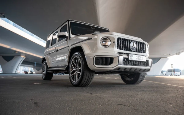 White Mercedes G63 AMG, 2025 Photo 19