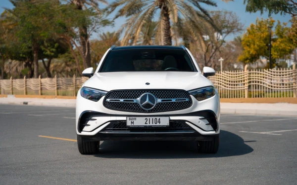 White Mercedes GLC 200 SUV, 2024 Photo 2