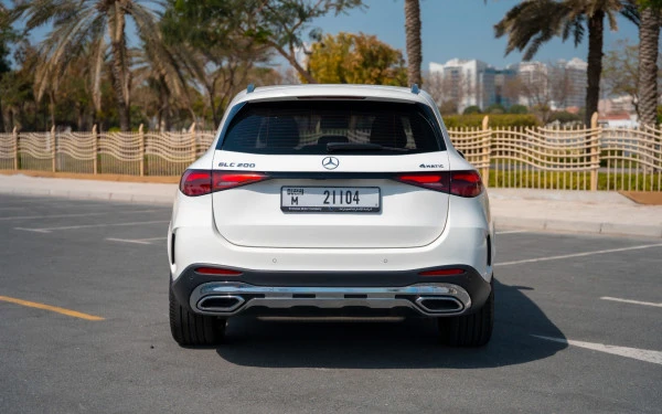 White Mercedes GLC 200 SUV, 2024 Photo 5