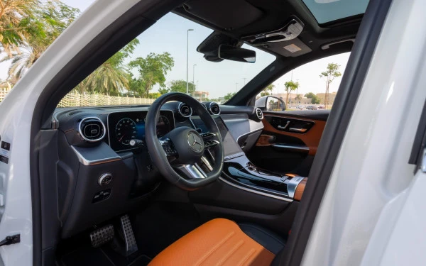 White Mercedes GLC 200 SUV, 2024 Photo 6