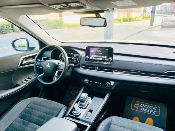 White Mitsubishi Outlander, 2024 Photo 3