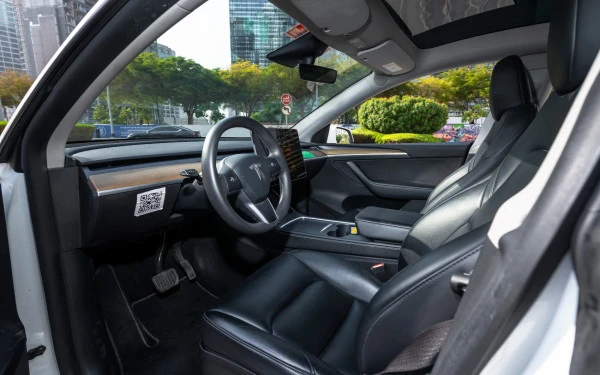 White Tesla Model Y Long Range, 2022 Photo 11