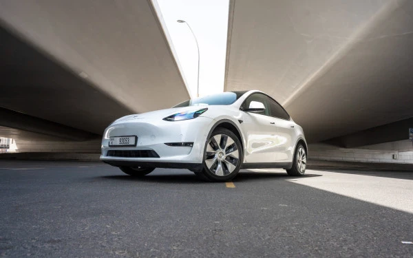 White Tesla Model Y Long Range, 2022 Photo 11