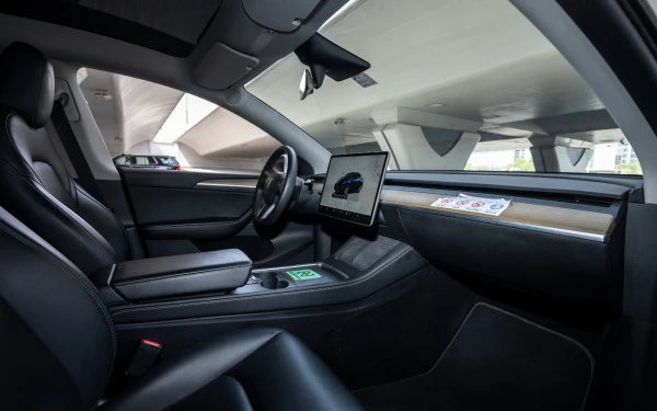 White Tesla Model Y Long Range, 2023 Photo 13