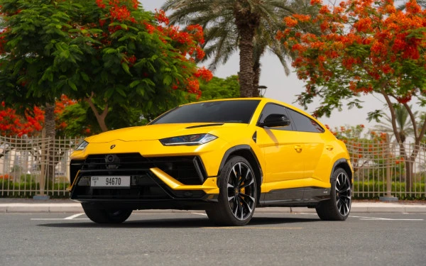 Yellow Lamborghini Urus, 2023 Photo 2