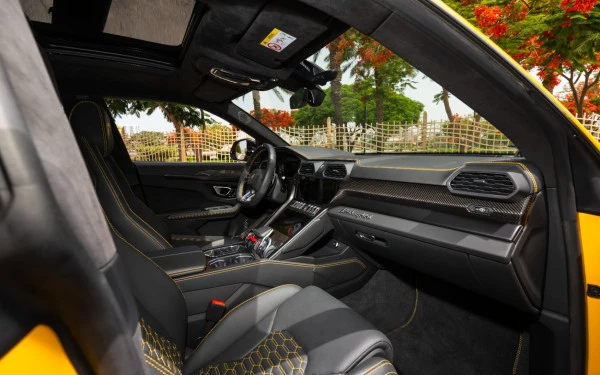 Yellow Lamborghini Urus, 2023 Photo 16